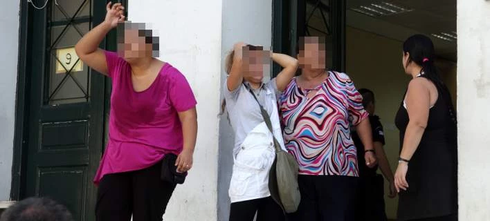 «Αδειασα όλο το πιστόλι γιατί ήθελα να πεθάνει» – Κάθειρξη 10 ετών στη μάνα που σκότωσε τον δολοφόνο του γιου της